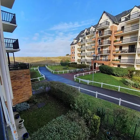 Beautiful Flat 50m From The Beach Of *